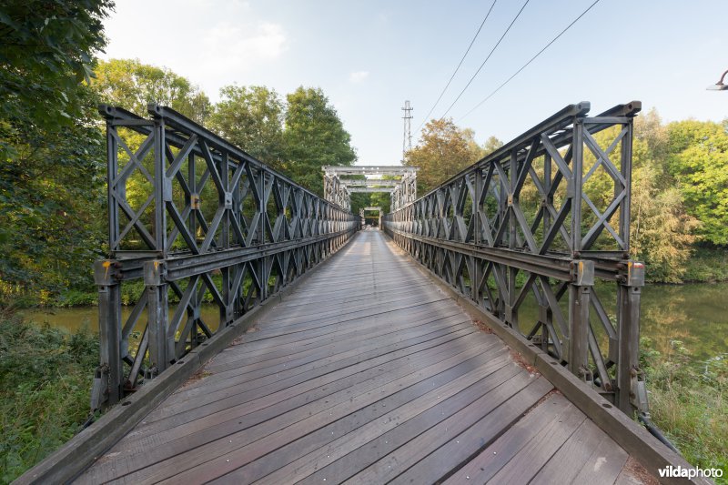 Oude brug over het kanaal