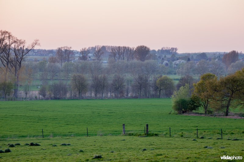 Zonsondergang boven de Getevallei