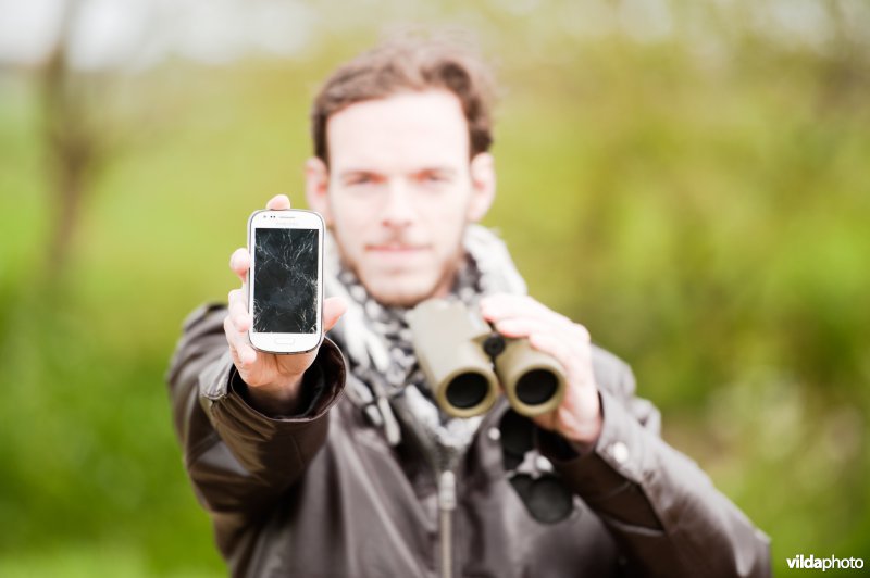 Vogelaar met smartphone