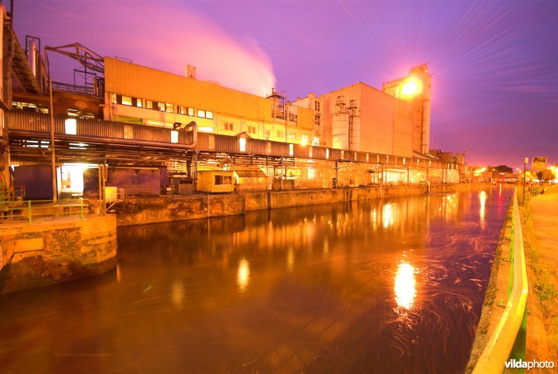 Lichtvervuiling van industrie langs de Dender tijdens de nacht