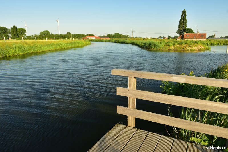 Vissteiger aan de Bourgognevaart