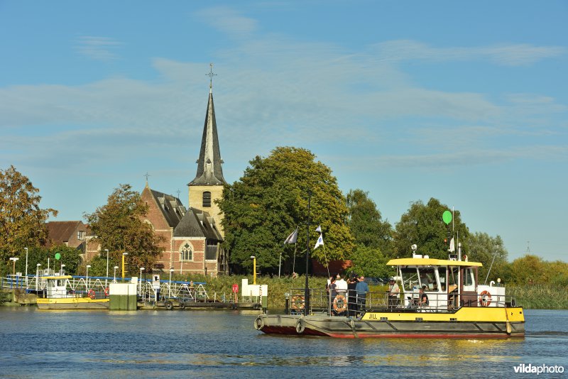 Overzetboot aan de Schelde aan Mariekerke