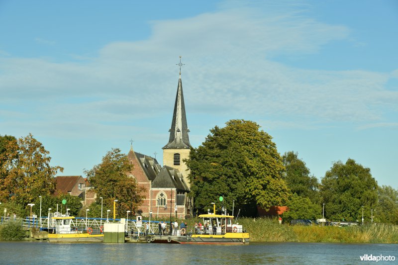 Overzetboot aan de Schelde aan Mariekerke