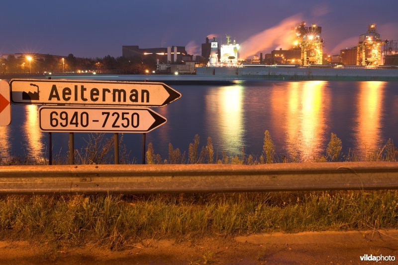 Industrie langs het Kanaal Gent-Terneuzen