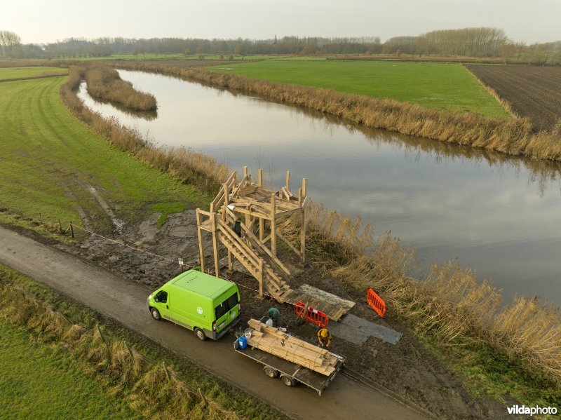 Bouw van uitkijktoren Kalkense Meersen