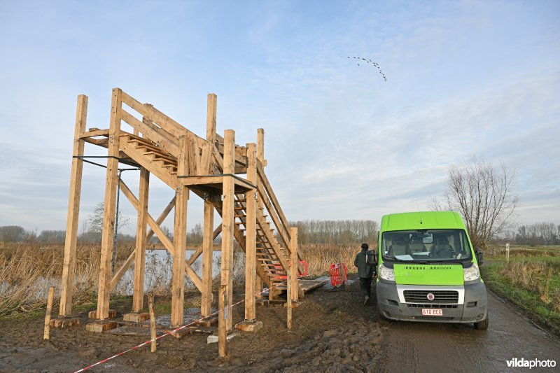 Bouw van uitkijktoren Kalkense Meersen