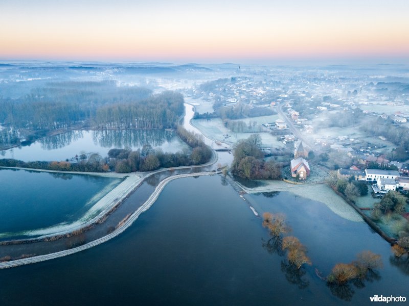 Overstroomde Demervallei in de winter