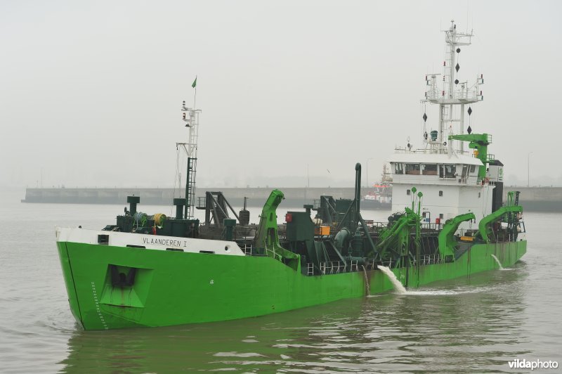 Baggerboot op de Schelde