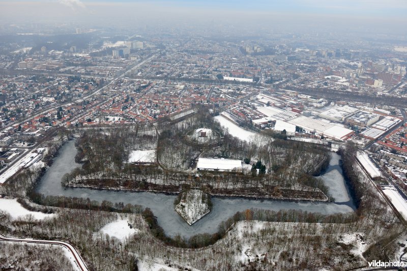 Fort 5 en Antwerpen op de achtergrond