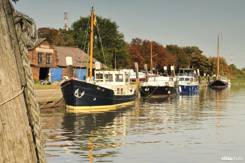 Haventje van Fort Lillo bij hoogtij