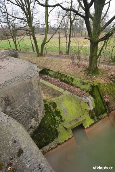 Sluisbunker en antitankgracht