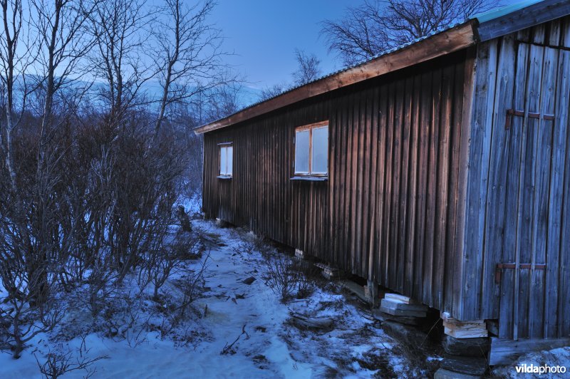 Boothuis aan het meer van Abisko